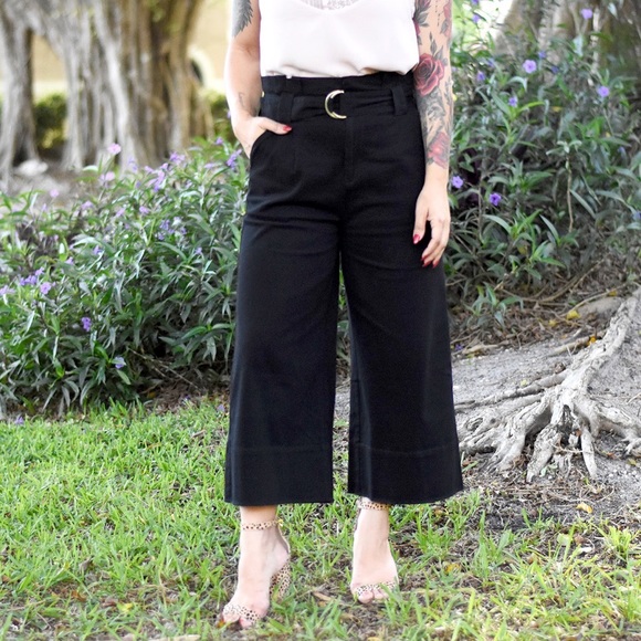 The House Of Gentry Pants - High-waist Wideleg Cropped Black Pants